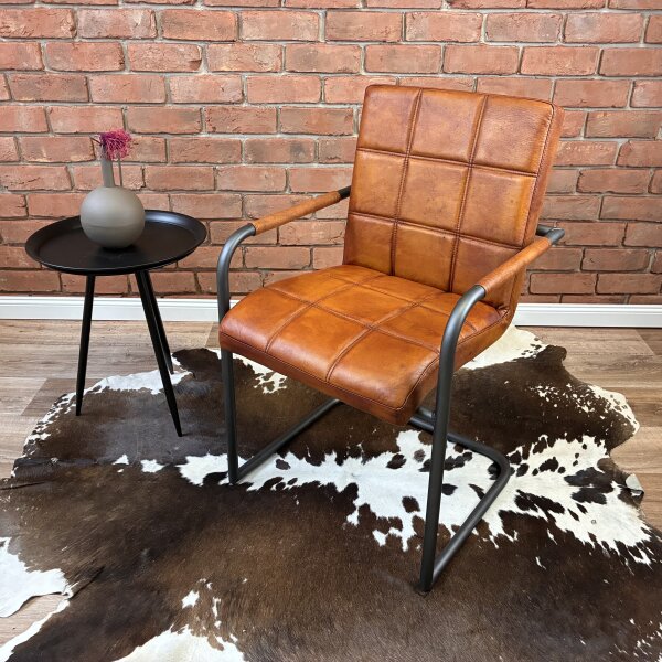 Chaise cantilever en cuir de buffle avec accoudoirs – Matelassé